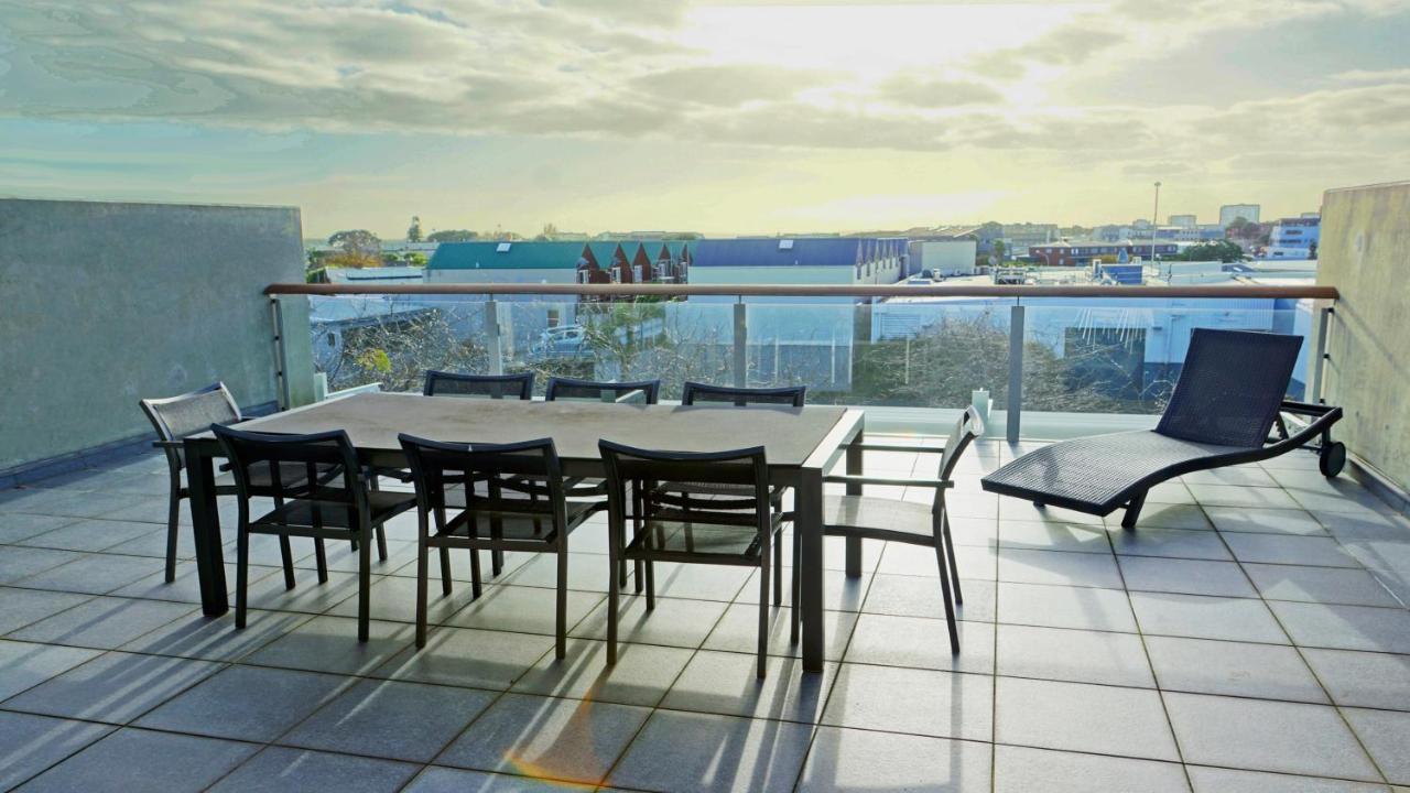 City Fringe Apartment With Sky Tower And City Views โอ๊คแลนด์ ภายนอก รูปภาพ